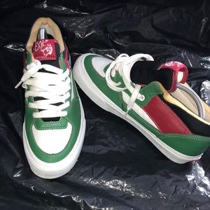 Vans half cab new never worn size 9.5 men 10.5 women